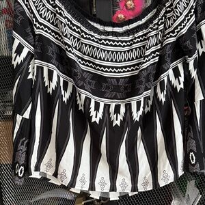 SHEIN Black and White Geometric Blouse
